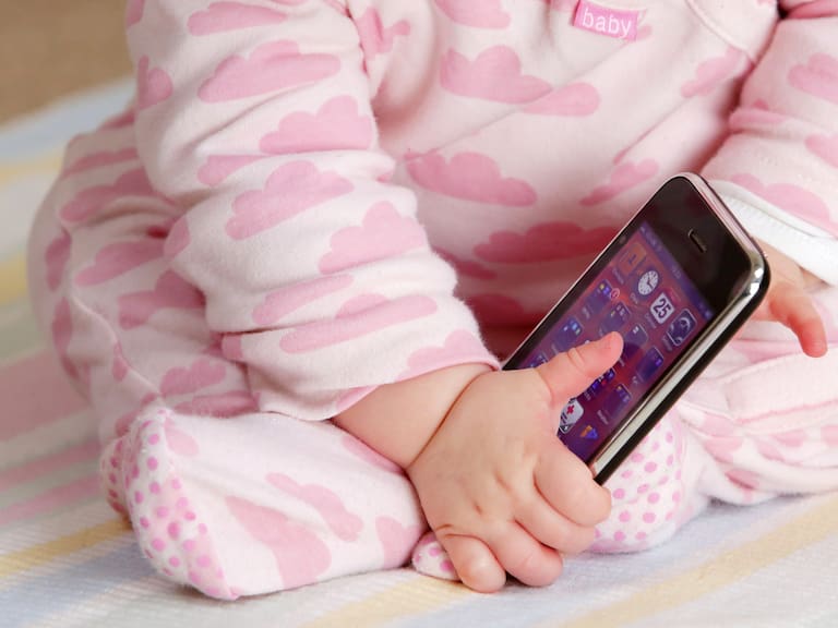 Mx - ¿A qué edad deben usar celular los niños?