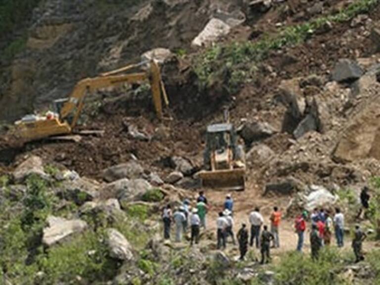 Mueren 3 personas en Oaxaca por derrumbe de cerro