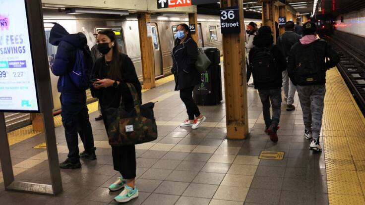 Detienen a posible sospechoso de tiroteo en metro de Brooklyn