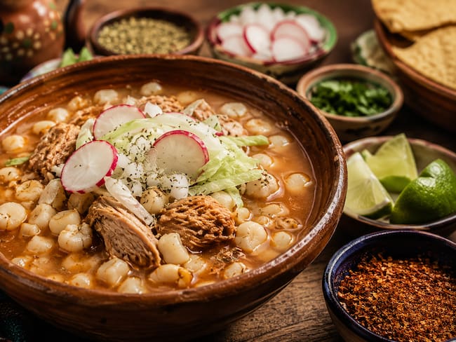 ¿Qué lleva primero un pozole? Cocineros mexicanos revelan el secreto para un mejor sabor