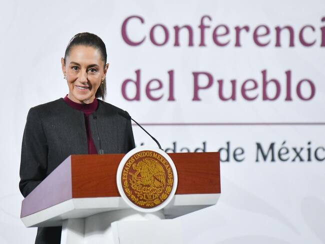 Claudia Sheinbaum felicita a Miss Universo mexicana Fátima Bosch por su triunfo