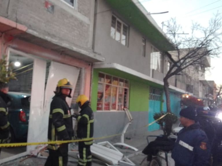 Explosión de tanque de gas deja 6 lesionados y 4 viviendas dañadas en Neza