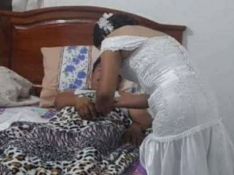 Enfermera deja su boda para ir a atender un paciente