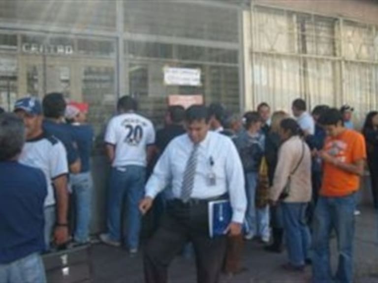 Hasta cinco horas tarda liquidación de ex trabajadores de LyFC