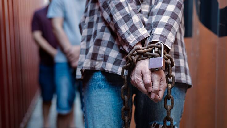 Buscan encarcelar a quien reclute para el crimen organizado: Propuesta pasa a revisión en el Senado