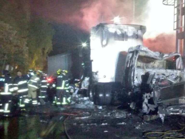 Choque e incendio en autopista México-Cuernavaca