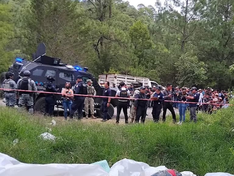 En la comunidad de El Bosque en Chiapas vecinos localizaron los cuerpos de ocho personas con signos de tortura y narcomensaje, las autoridades investigan.