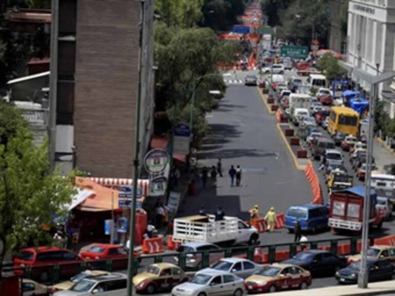 Desesperación y caos vial en Interlomas por obras
