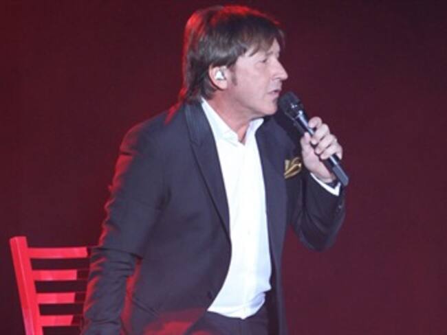 Ofrece Ricardo Montaner concierto lleno de romanticismo y nostalgia