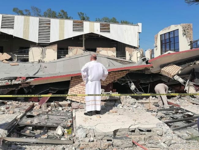 Colapsa techo de una iglesia en Ciudad Madero; reportan 7 muertos | VIDEO