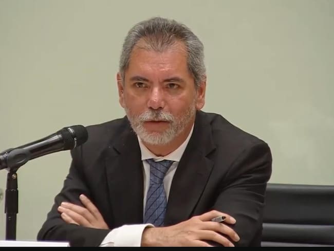 El secretario de Hacienda descarta renuncia y defiende consolidación fiscal