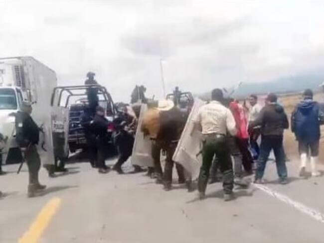 Policía de Veracruz desaloja violentamente a pobladores que exigían agua