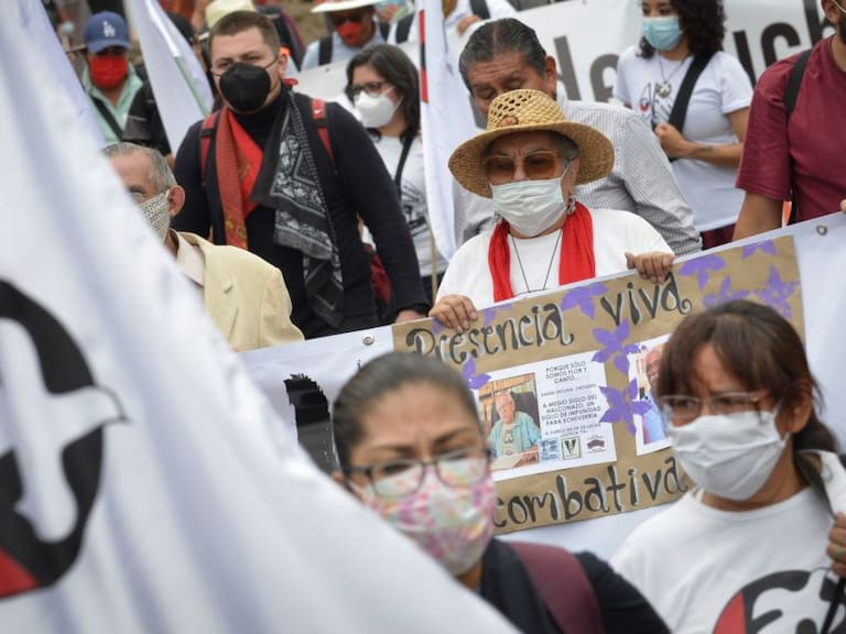 A 50 años del &quot;halconazo&quot;, protestan en casa del ex presidente Echeverría