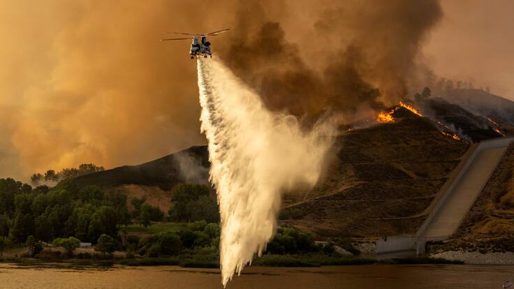 Nuevos incendios forestales obligan a evacuar al norte de Los Ángeles
