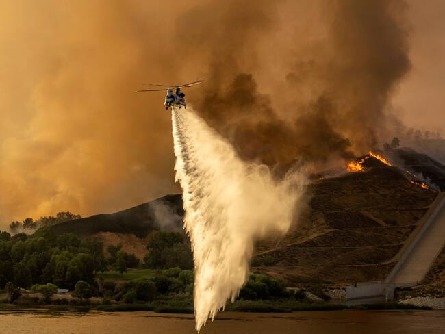 Nuevos incendios forestales obligan a evacuar al norte de Los Ángeles