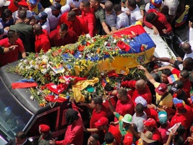Comienza ceremonia de despedida de Chávez con acto religioso