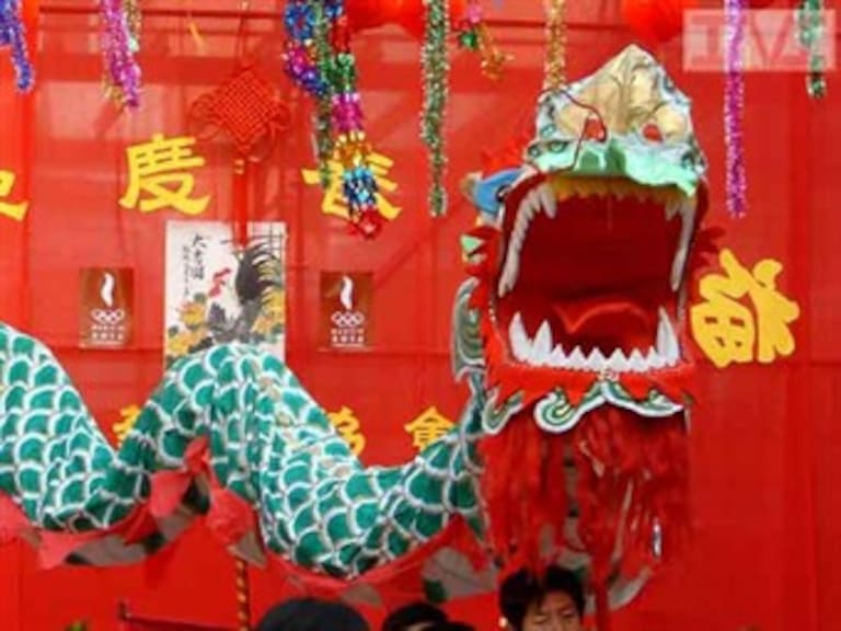 Celebran cientos de millones de asiáticos llegada de Año del Dragón