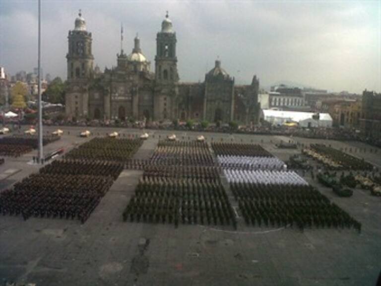 Inicia desfile militar