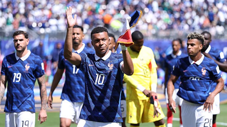 Mbappé rescata a Francia tras un susto de Senegal en el último minuto