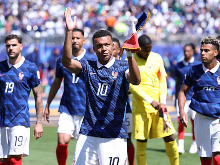 Mbappé rescata a Francia tras un susto de Senegal en el último minuto