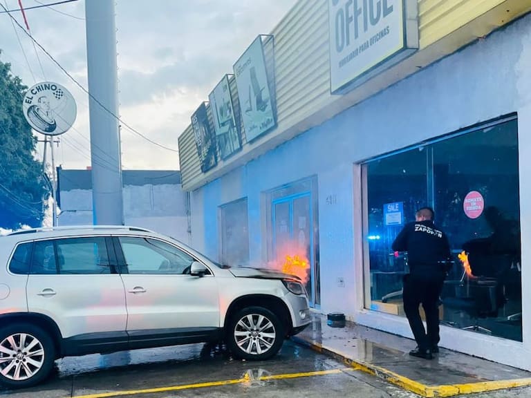 Balacera entre militares y sujetos armados deja camiones incendiados