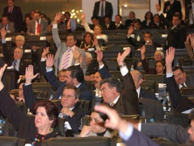 ‘Mal agradecido’ dicen senadores a Castro
