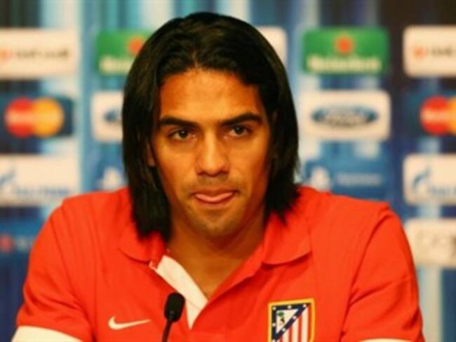 Sitúa prensa inglesa a Falcao en el Chelsea