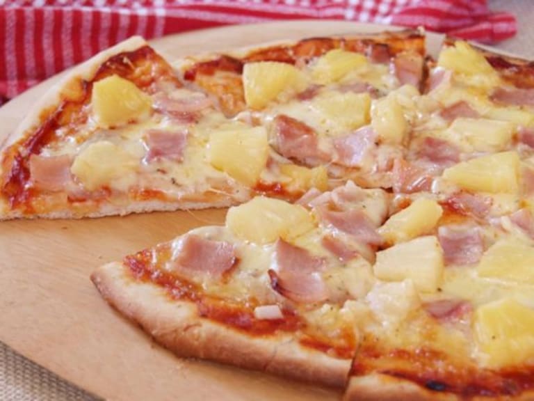 &quot;Nunca la comería&quot;: preguntamos a cocineros italianos qué opinan de la pizza con piña