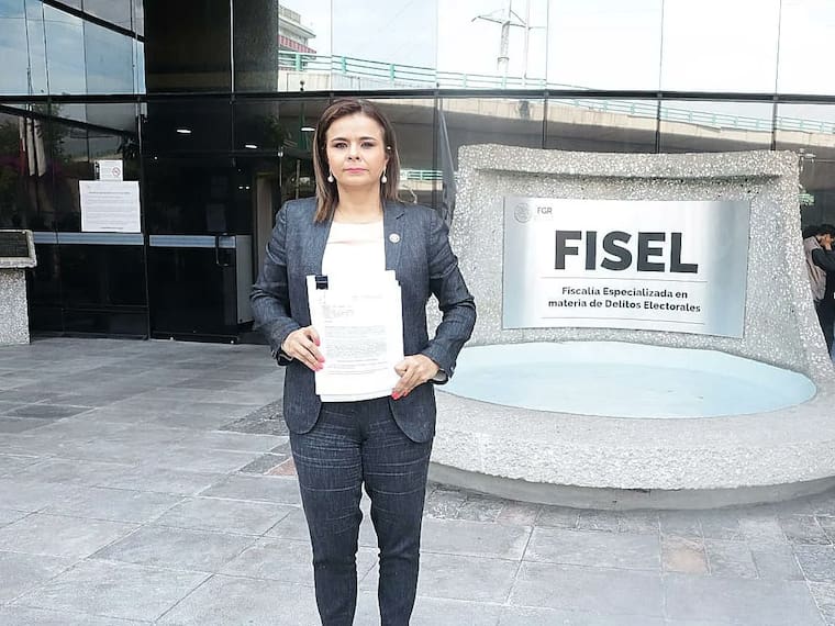 Priista denuncia al líder del PRI por corrupción ante la FGR.