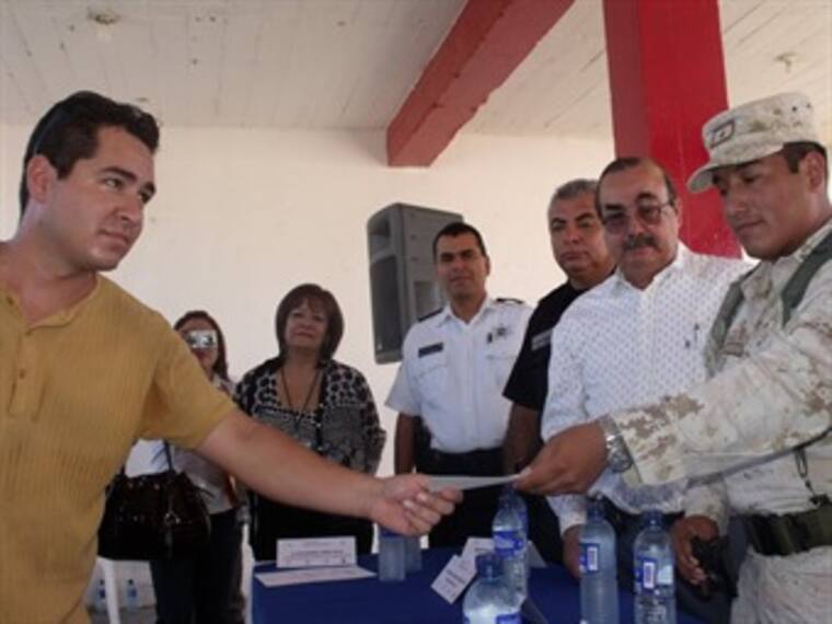 Campaña de despistolización. Pablo Basañez, presidente municipal de Tlanepantla. 16/(02/13