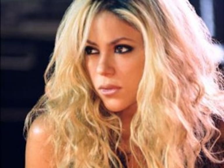 Revelan apasionado beso entre Shakira y Gerard Piqué