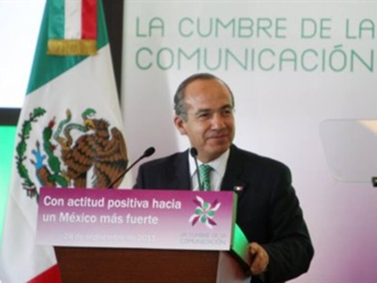 Augura Calderón un México más próspero y democrático