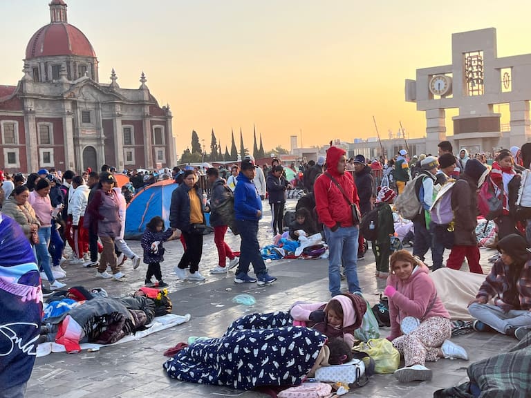 Peregrinos visitan la Basílica de Guadalupe