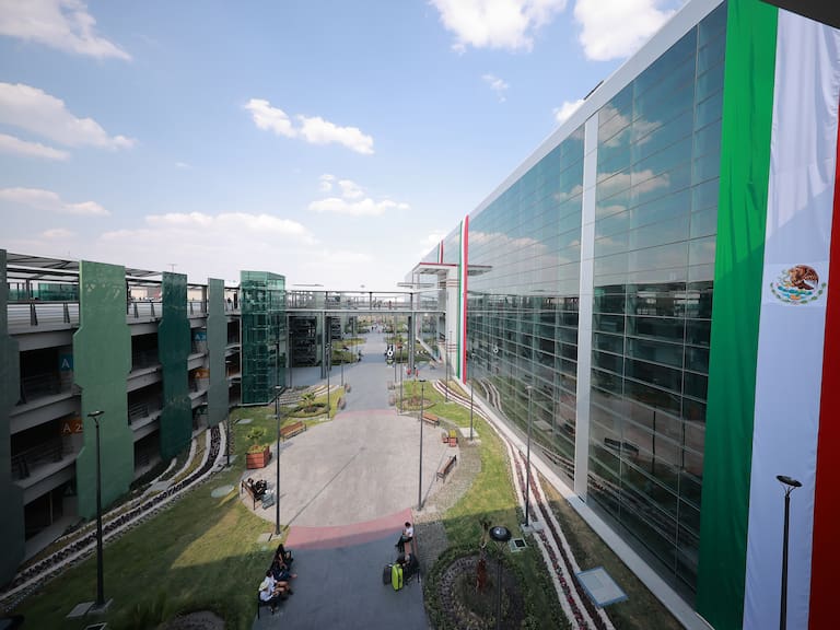 El AIFA, cuenta con instalaciones modernas donde alberga una terminal de carga y aduanas, terminal de helicóptero, terminal de combustibles, centro de convenciones e incluso servicio de hotel y el Museo del Mamut, entre otras. (Foto por: Hector Vivas/Getty Images)