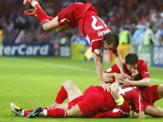 La cardiaca clasificación de Turquía a semifinales de la Eurocopa 2008