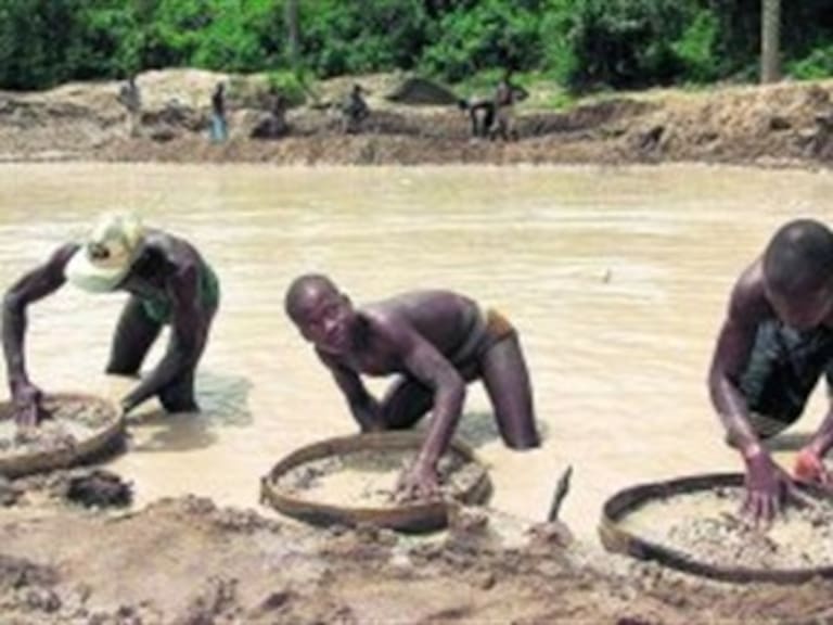 Defienden a organización Mandela sobre caso 'diamantes de sangre'