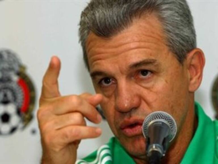 Critica prensa mexicana desempeño de selección; en Uruguay festejan