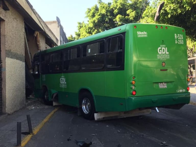 Choque deja 15 lesionados en el centro de Guadalajara