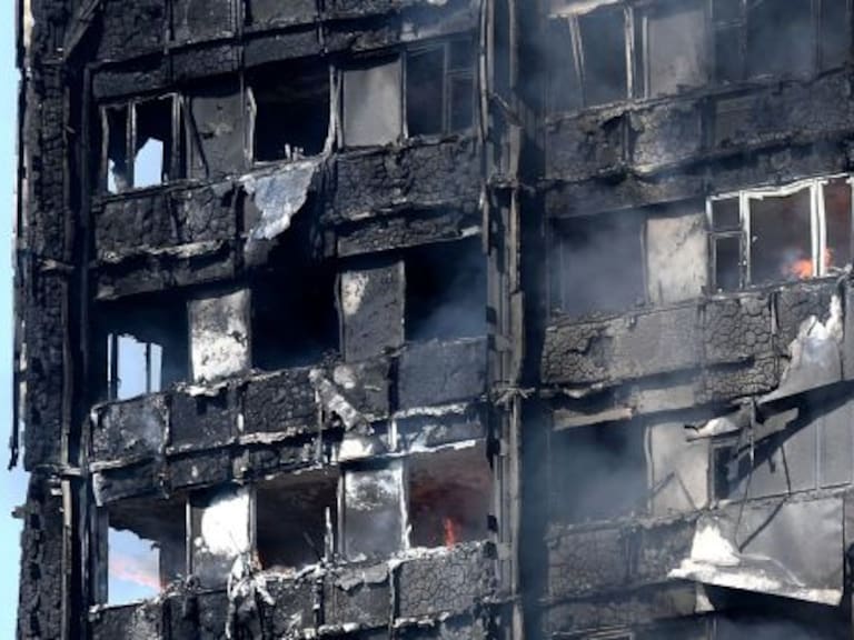 Incendio en Torre Residencial en Londres deja 12 muertos