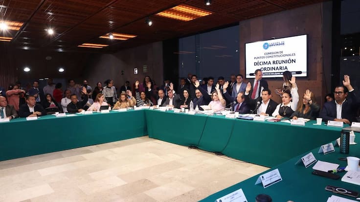 Diputados aprueban en comisiones eliminar “pensiones doradas”; oposición acusa simulación