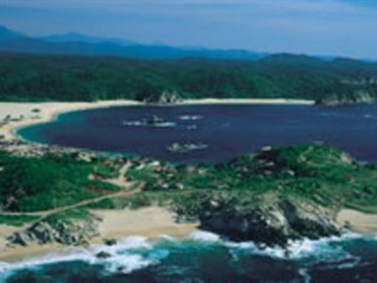 Llaman a redoblar esfuerzos por el medio ambiente en playas de Oaxaca