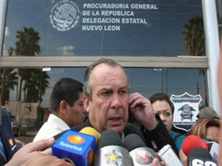 Sale Mauricio Fernández de PGR