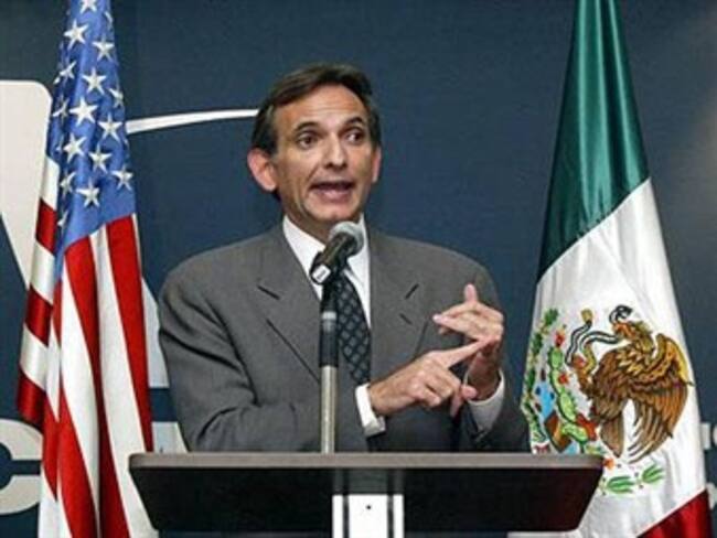 Renuncia Carlos Pascual a embajada de EU en México