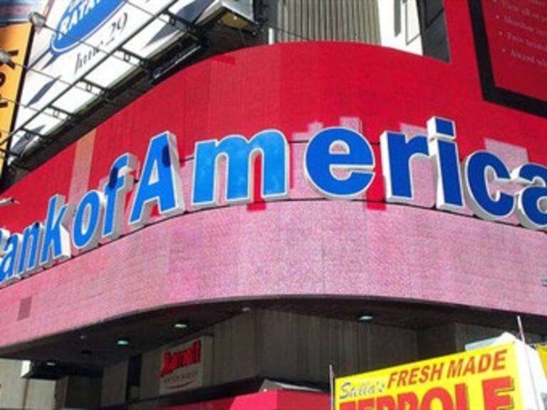 Caen 73% beneficios netos de Bank of America en 2008