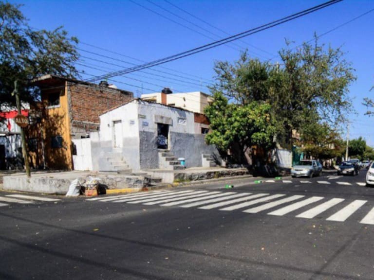 Vecinos de Huentitán reprochan la falta de alumbrado; Ayuntamiento responsabiliza a CFE