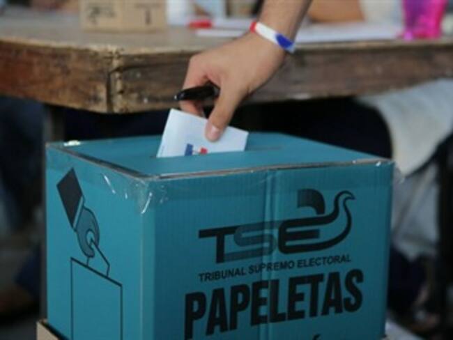 Inicia segunda vuelta de elecciones presidenciales en El Salvador