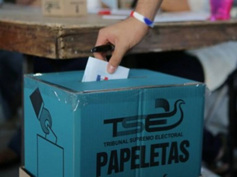 Inicia segunda vuelta de elecciones presidenciales en El Salvador