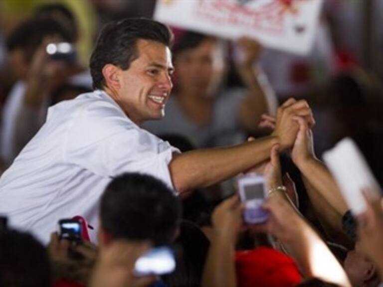 Pide Peña Nieto no dejar de apoyar a México en Estadio Azteca