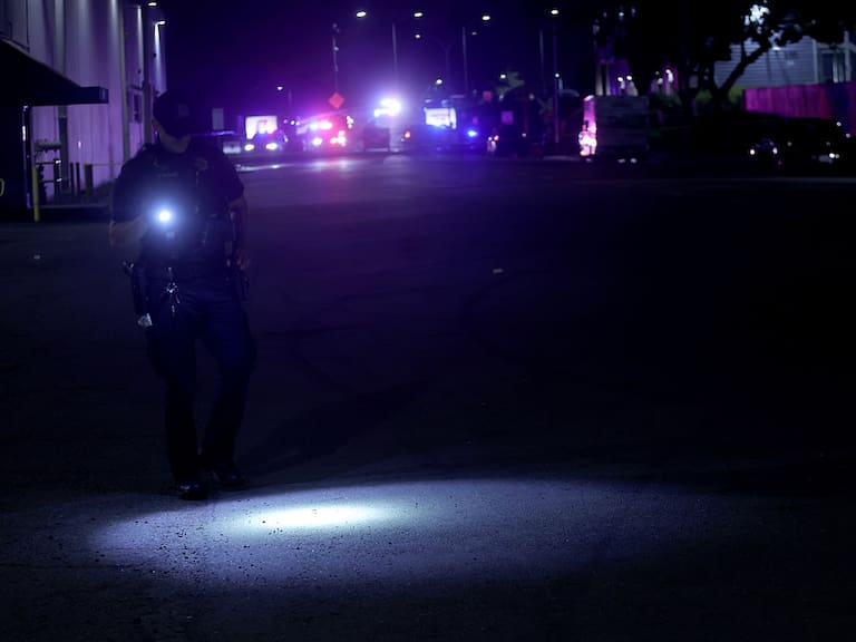 Tiroteo en fiesta familiar en California deja 4 muertos.