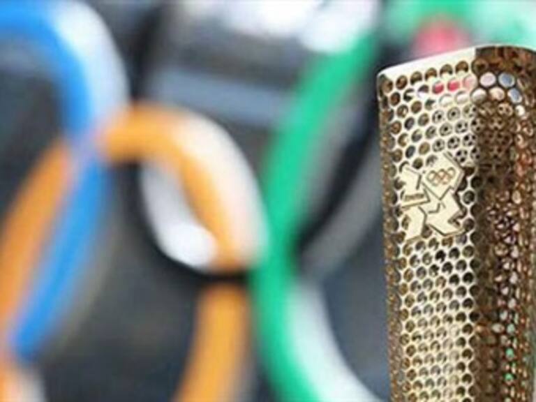 Llega antorcha olímpica a Londres